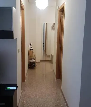 Alicante Apartment דירה *